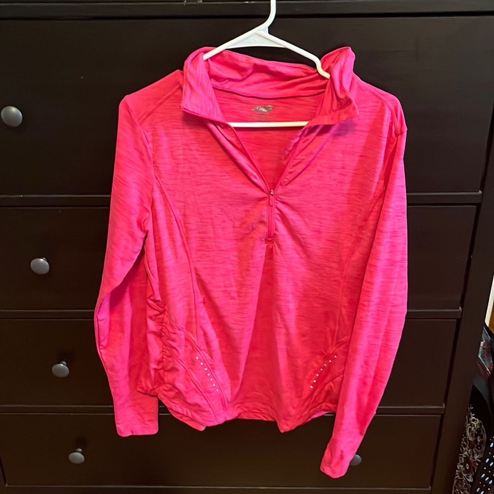Woman’s Avia running long sleeved shirt